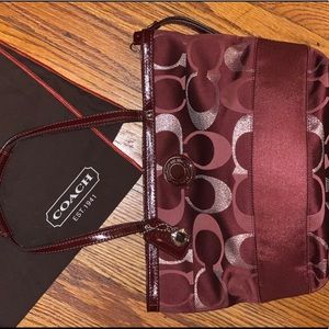 Coach logo shoulder bag (authentic/never used)
